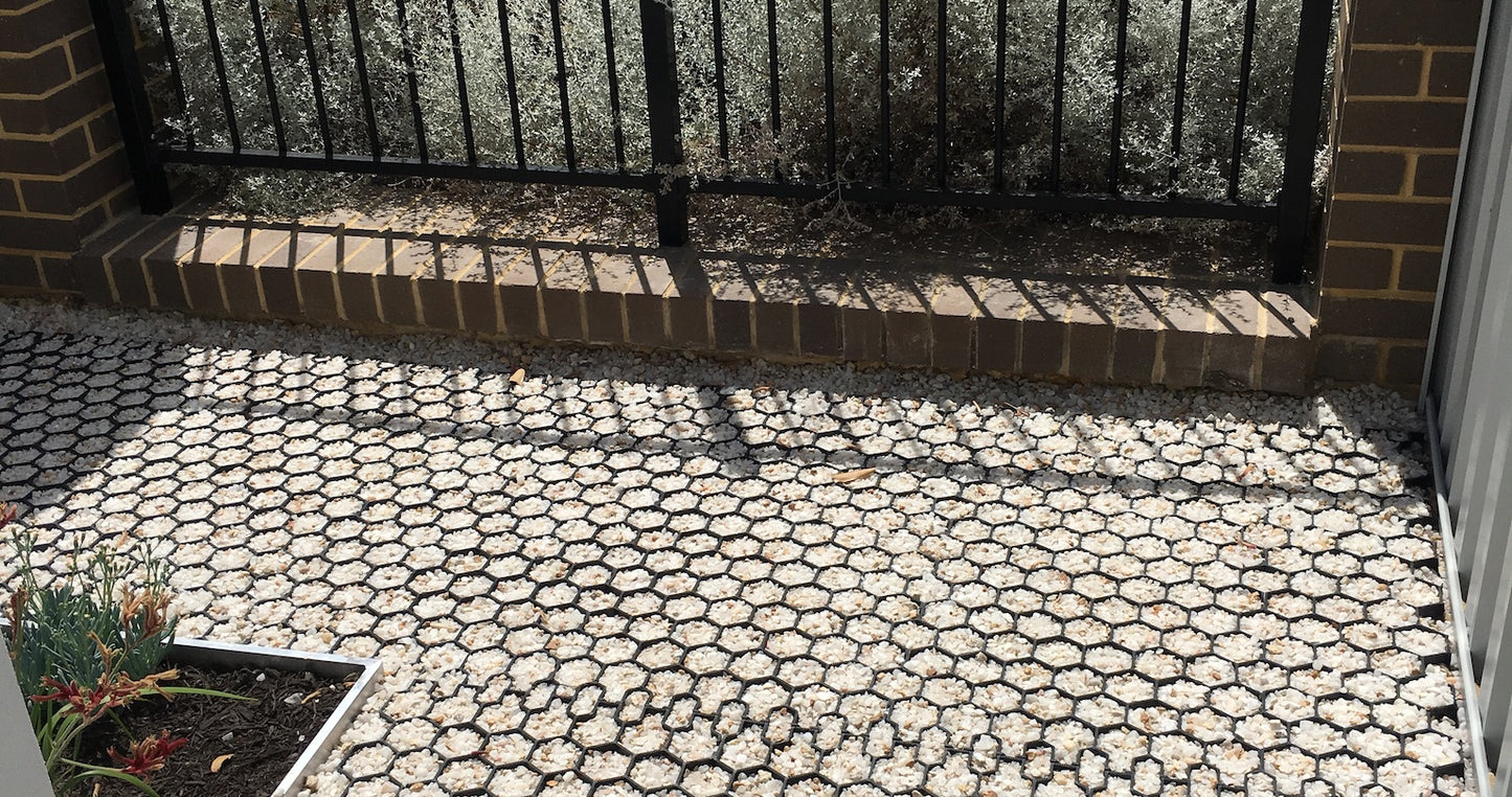 Geohex plastic paver sub-surface erosion control system 1x0.5m