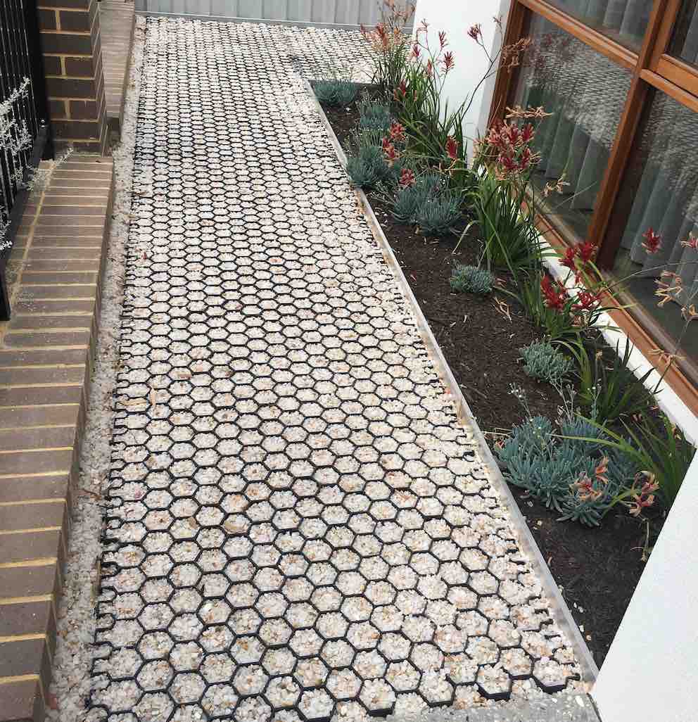 Geohex plastic paver sub-surface erosion control system 1x0.5m